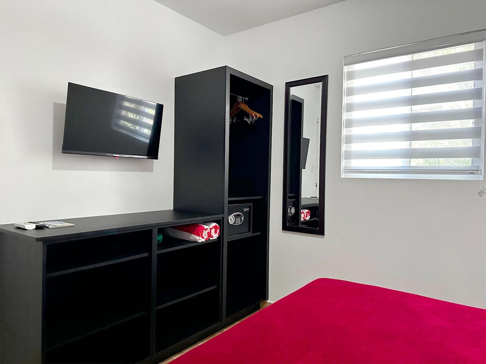 Ladybugs Apartments Palm Beach Exterior photo